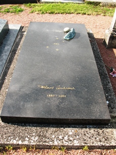 La tombe de Cendrars à Tremblay.
